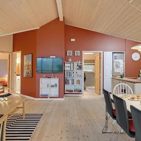 3 Bedroom Lovely In Semesterbostad *