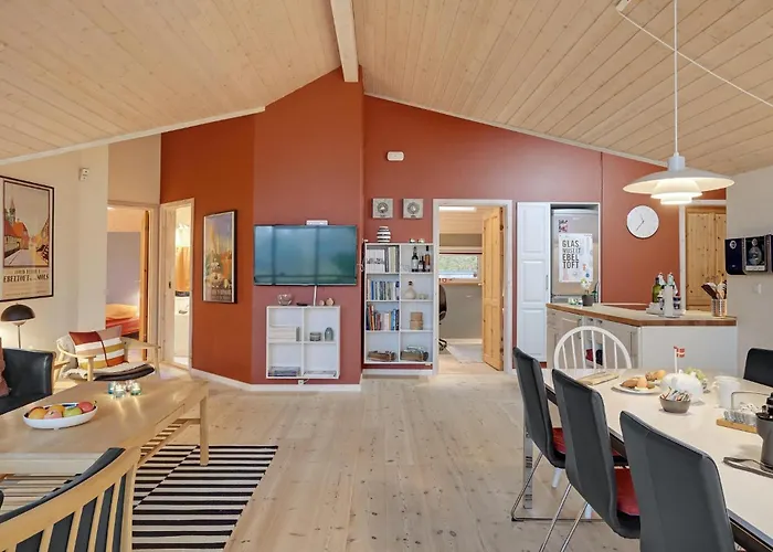 3 Bedroom Lovely In Feriehus *